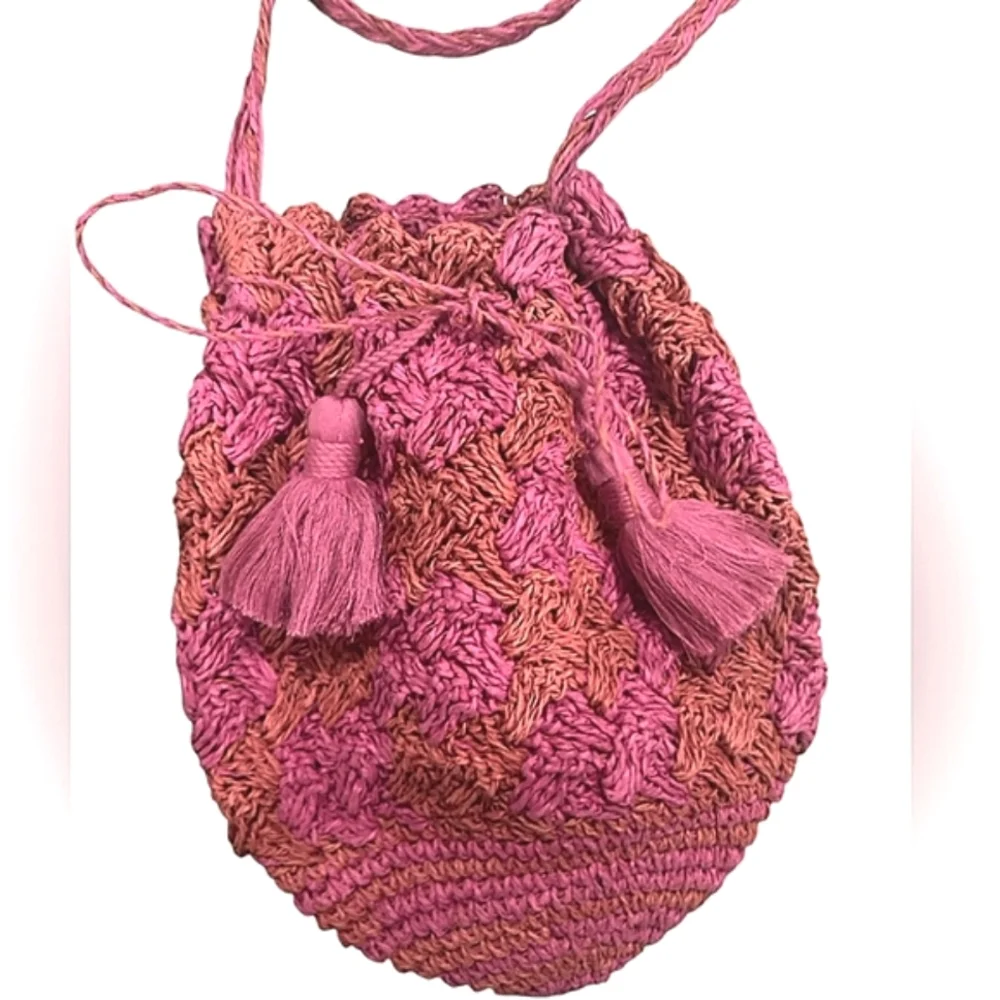 URBAN OUTFITTERS Bermuda Crochet Tassel Raffia Bucket Drawstring Crossbody NWT